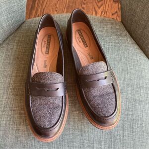 Clarks Women’s Comfort tweed black combo loafers new without tags size 8.5! 😍